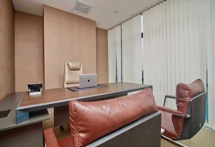 Cika Golden Hotel And Suites