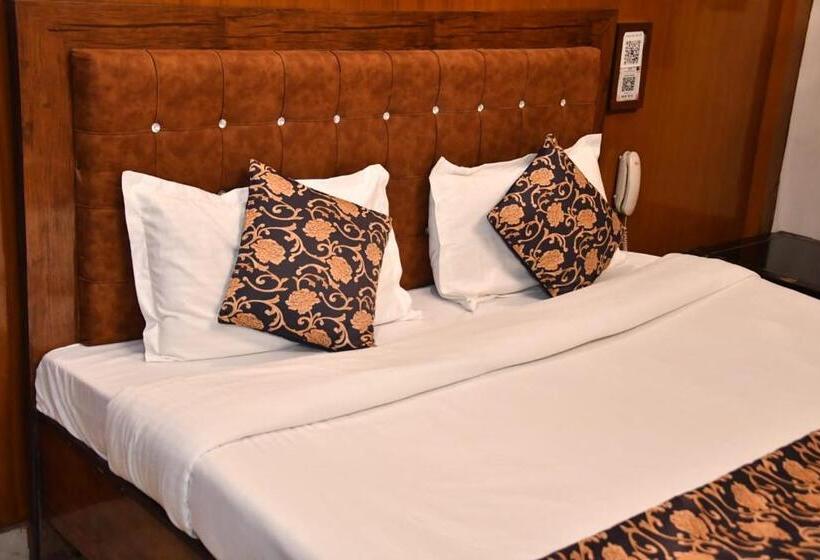 호텔 Rajat Residency Bijnor