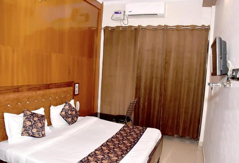 호텔 Rajat Residency Bijnor