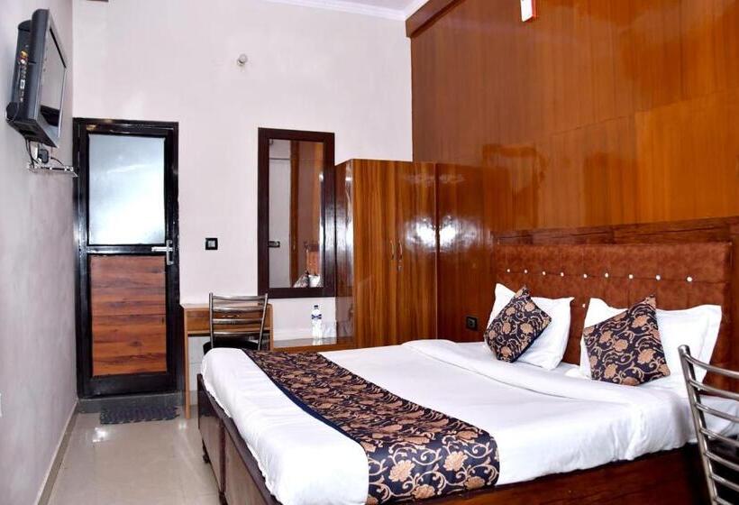 호텔 Rajat Residency Bijnor