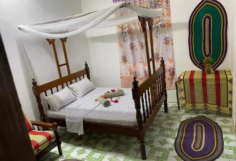 Sanaa Hostel