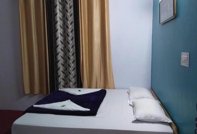 בית מלון כפרי Debbhumi Regency