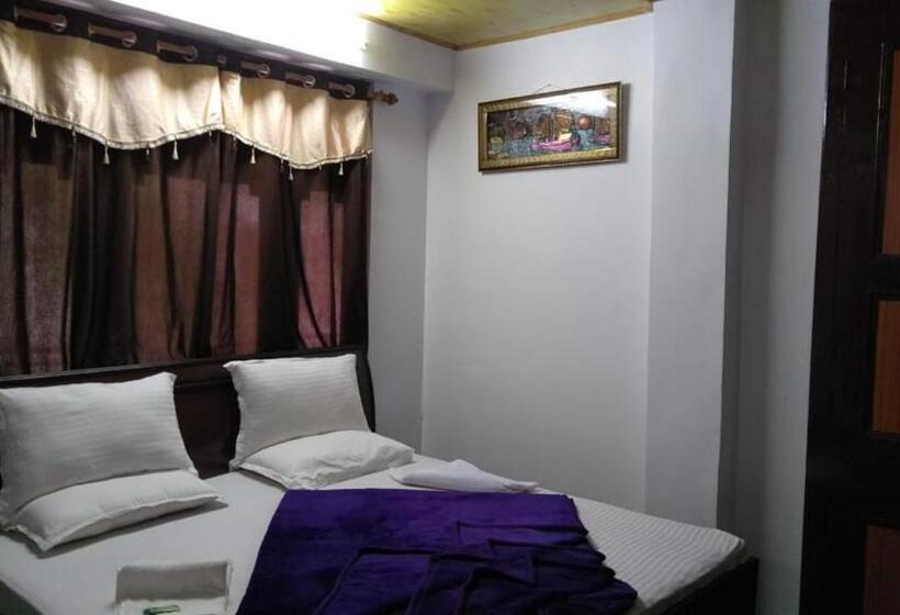 בית מלון כפרי Debbhumi Regency