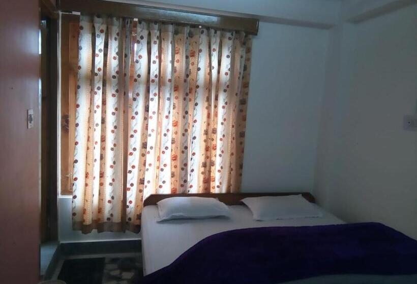 בית מלון כפרי Debbhumi Regency