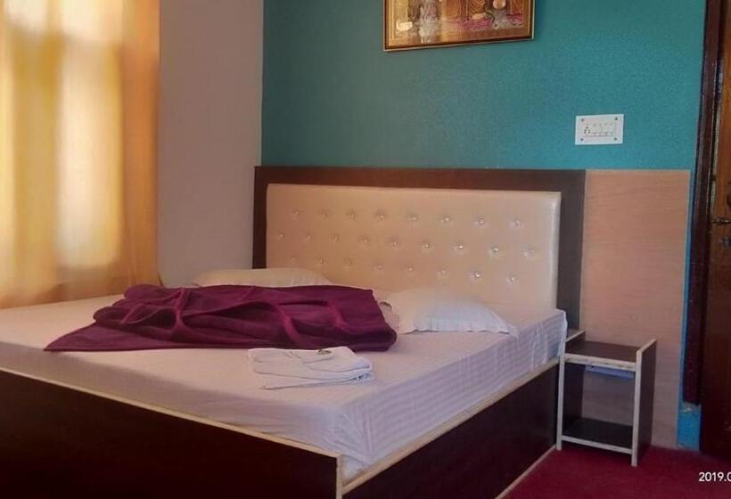 בית מלון כפרי Debbhumi Regency