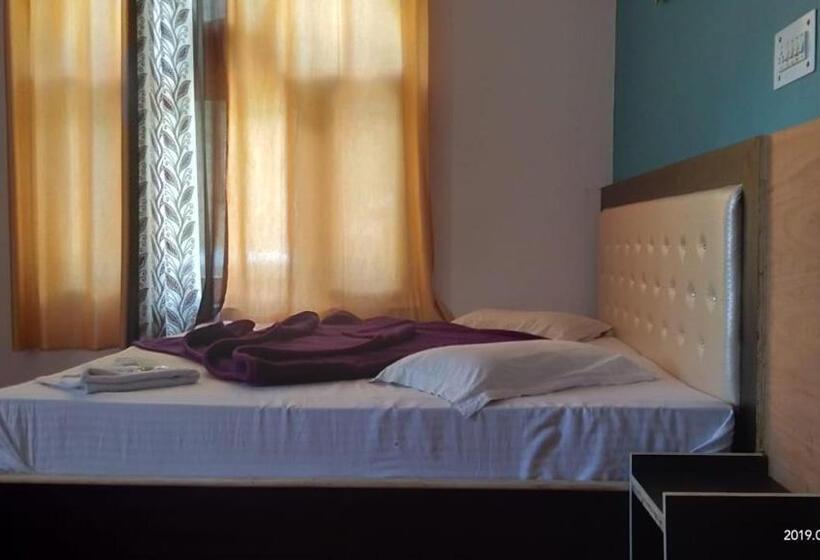 בית מלון כפרי Debbhumi Regency