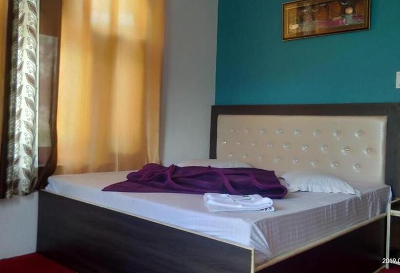 בית מלון כפרי Debbhumi Regency