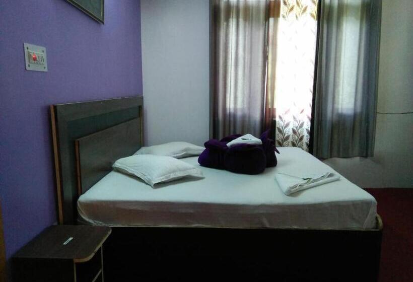 בית מלון כפרי Debbhumi Regency