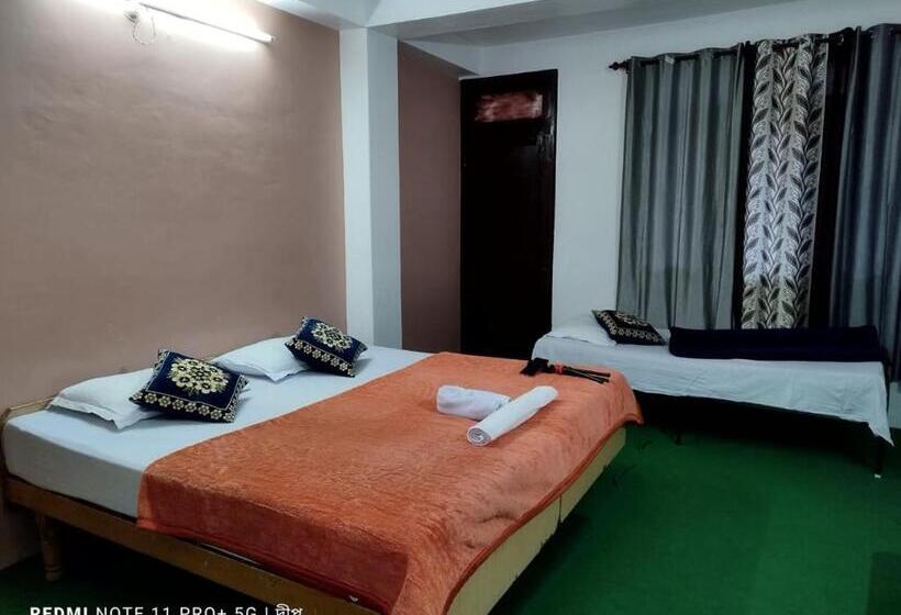 בית מלון כפרי Debbhumi Regency