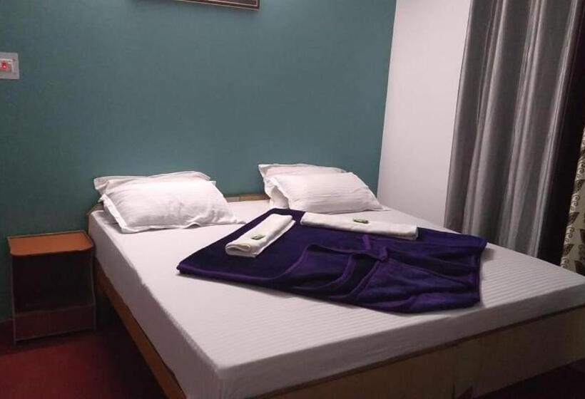 בית מלון כפרי Debbhumi Regency