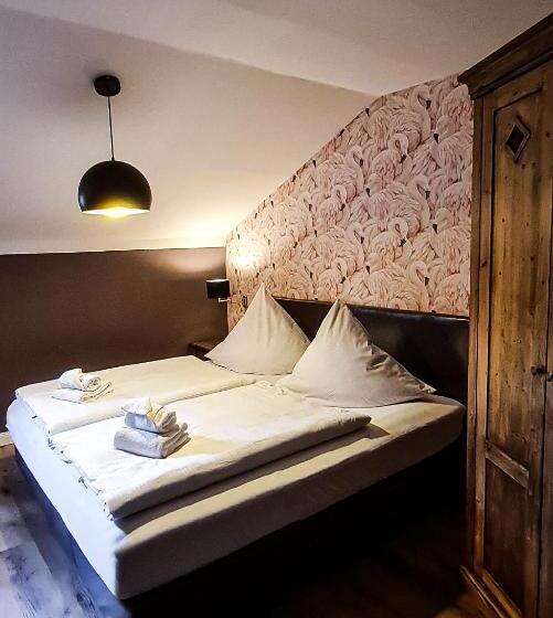 Отель Schmiedhubers