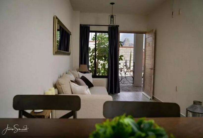 ホテル Suites Campestres Montebello