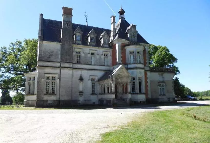Aamiaismajoitus (B&B) Château De La Redortière