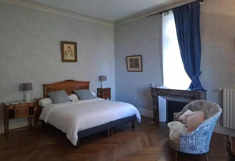 Aamiaismajoitus (B&B) Château De La Redortière