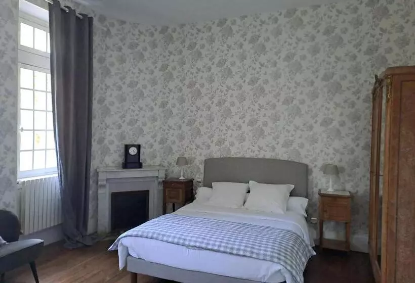 Aamiaismajoitus (B&B) Château De La Redortière