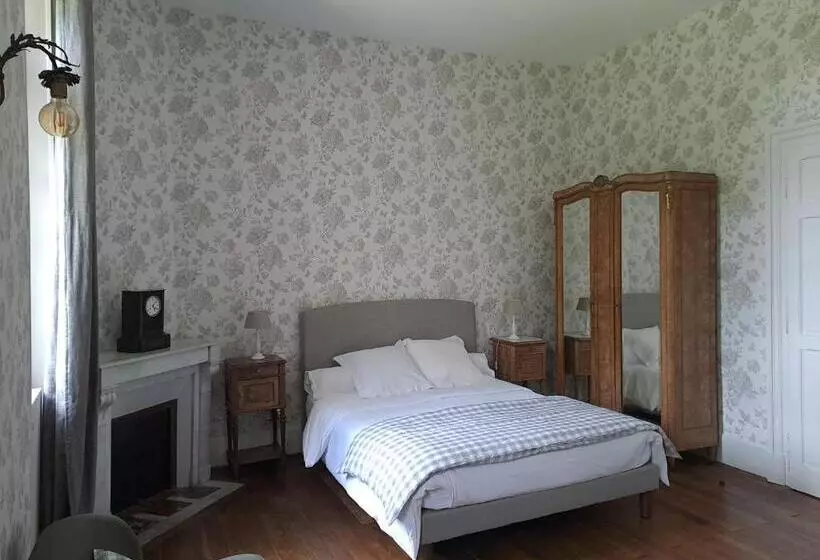 Aamiaismajoitus (B&B) Château De La Redortière