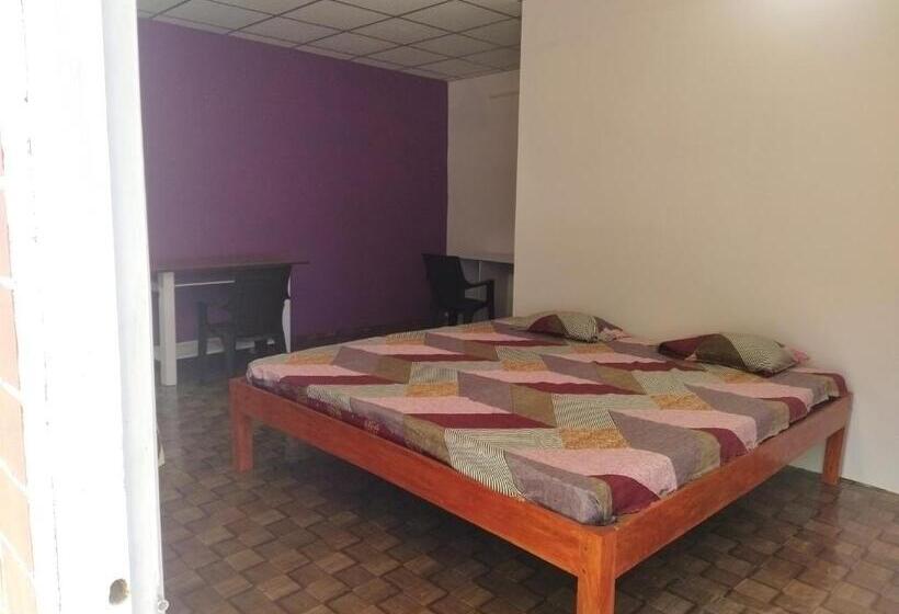 تختخواب و صبحانه The Leisure Home Stay