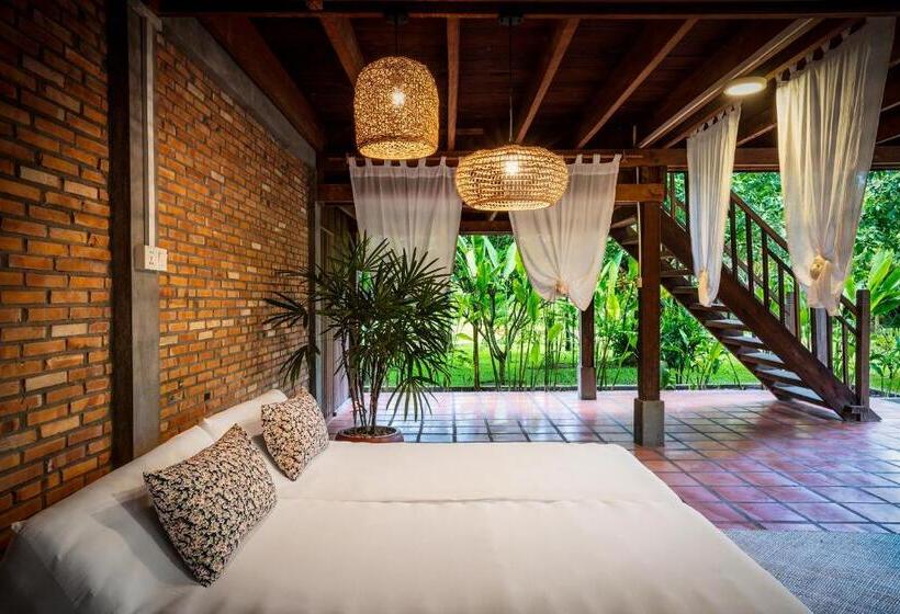 Отель Farmhouse Resort & Spa