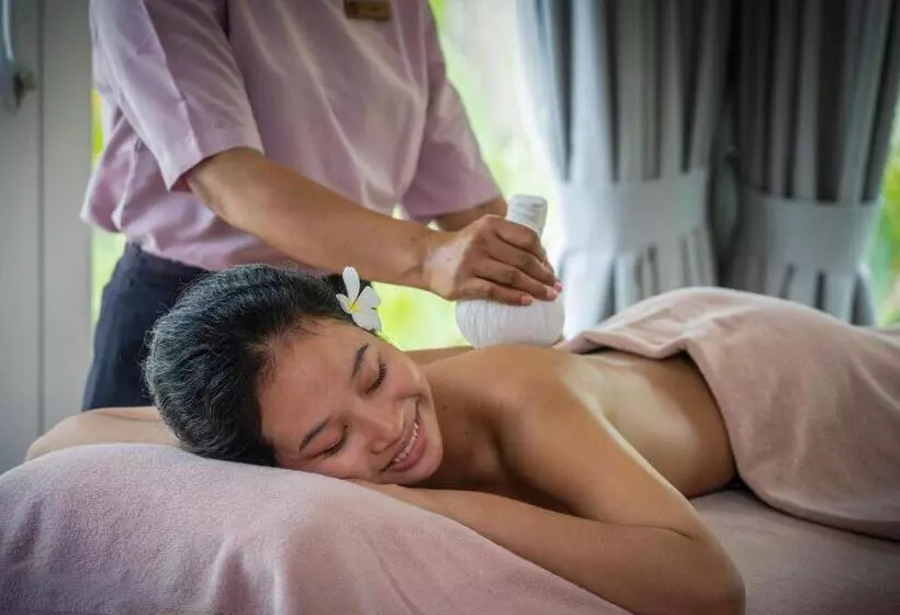 Hotelli Farmhouse Resort & Spa