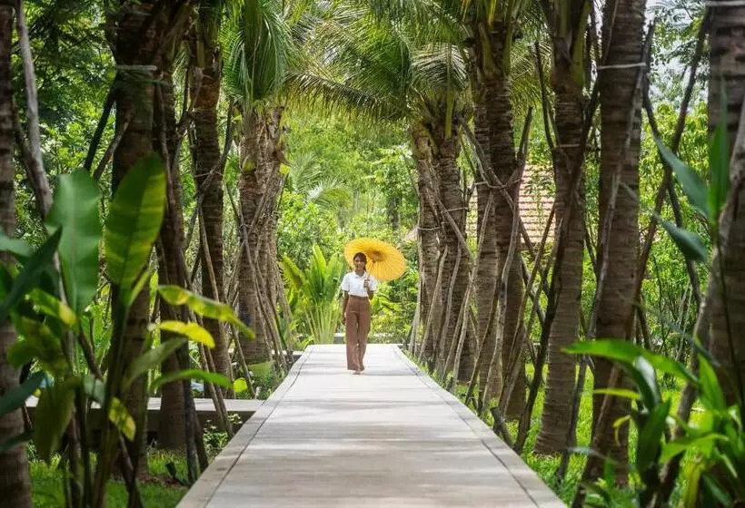 Hotelli Farmhouse Resort & Spa