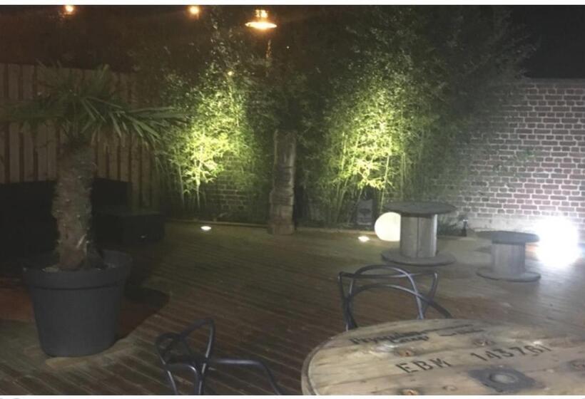 Отель La Caroline