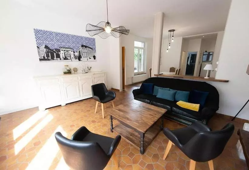 Hotelli Logis   Hostellerie & Restaurant Du Marché