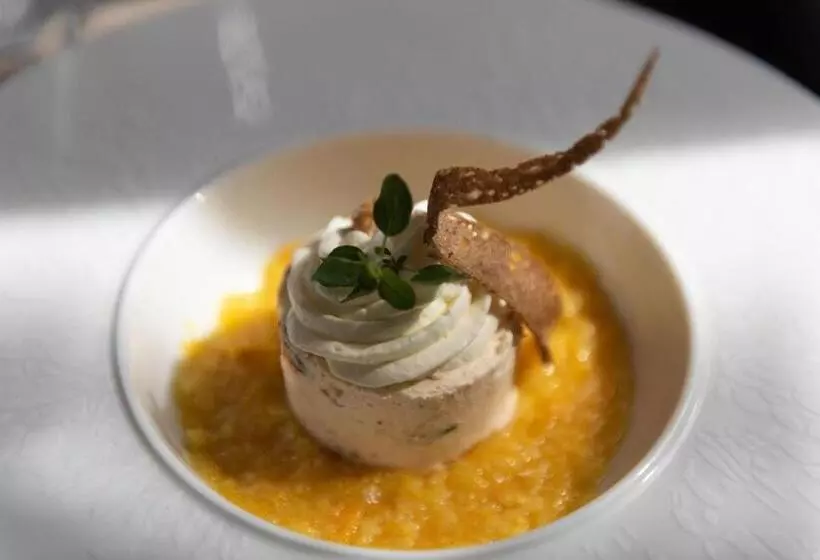 Hotelli Logis   Hostellerie & Restaurant Du Marché