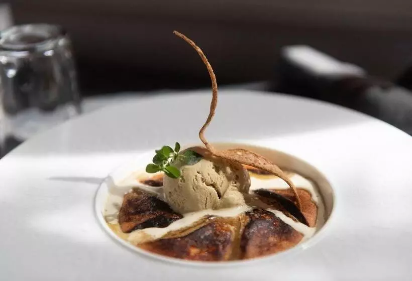 Hotelli Logis   Hostellerie & Restaurant Du Marché