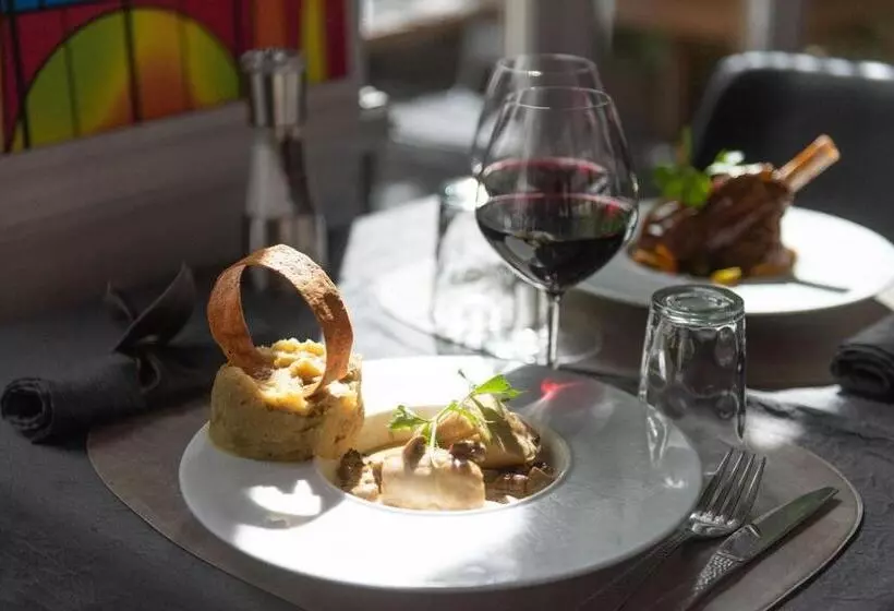 Hotelli Logis   Hostellerie & Restaurant Du Marché