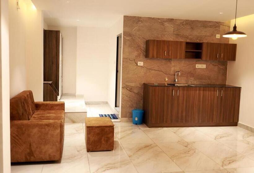 فندق Royal City Tourist Home