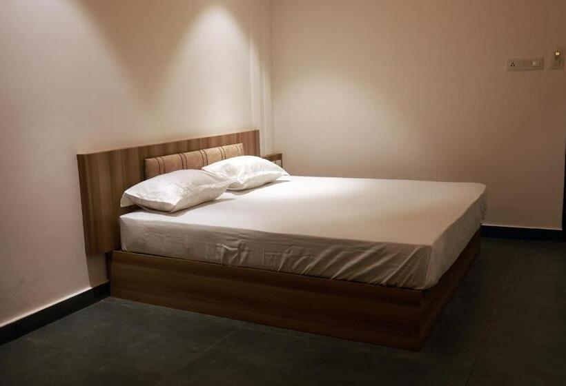 فندق Royal City Tourist Home