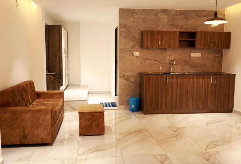 فندق Royal City Tourist Home