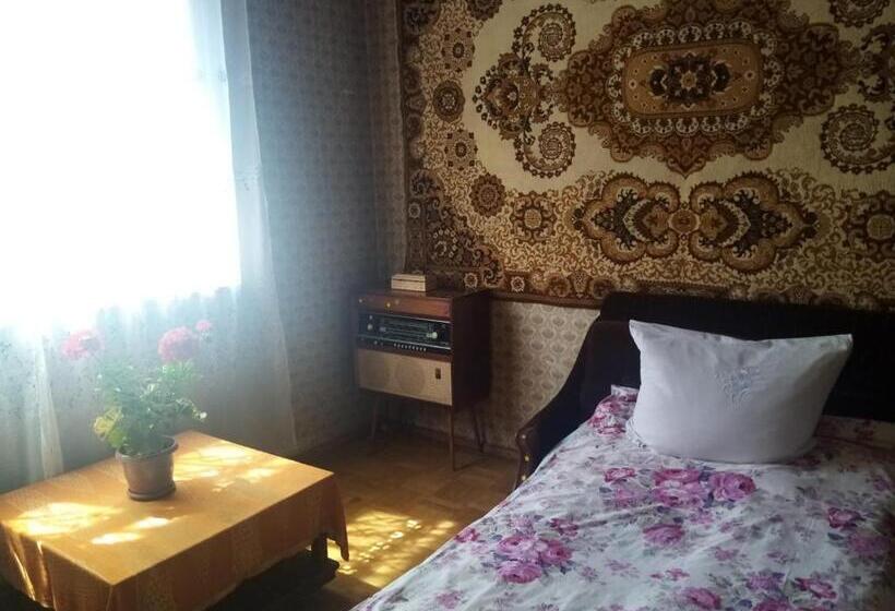 تختخواب و صبحانه Guest House Raisa