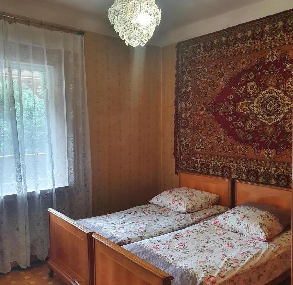 تختخواب و صبحانه Guest House Raisa