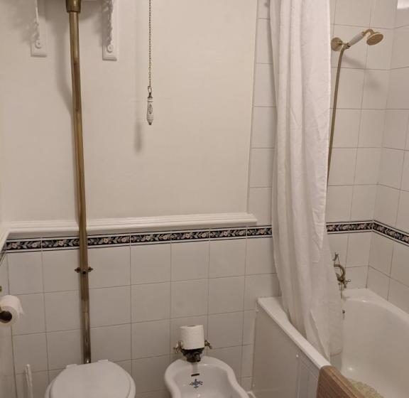 ベッドアンドブレックファースト The Londesborough Arms Bar With En Suite Rooms