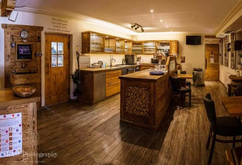 Hotelli Altbau Gasthaus Amboss