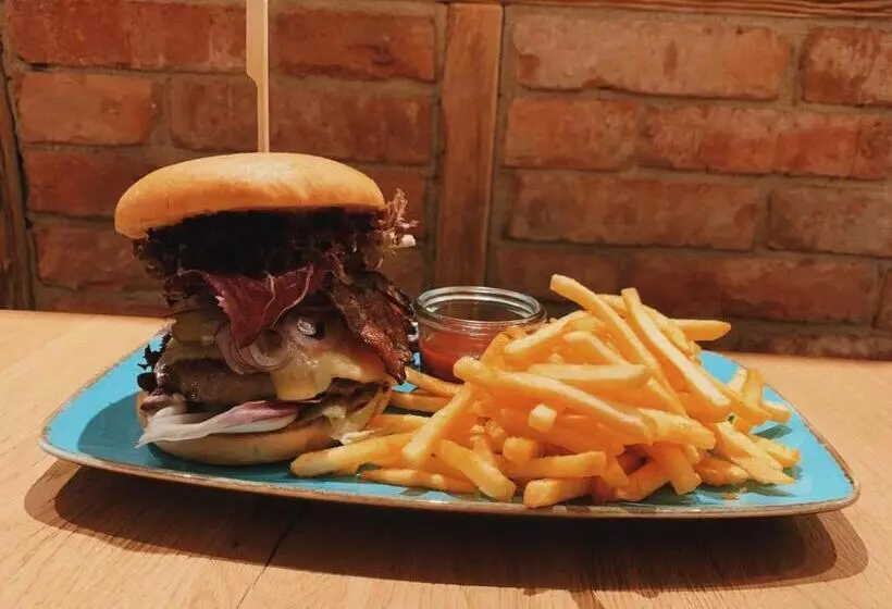 Hotelli Altbau Gasthaus Amboss