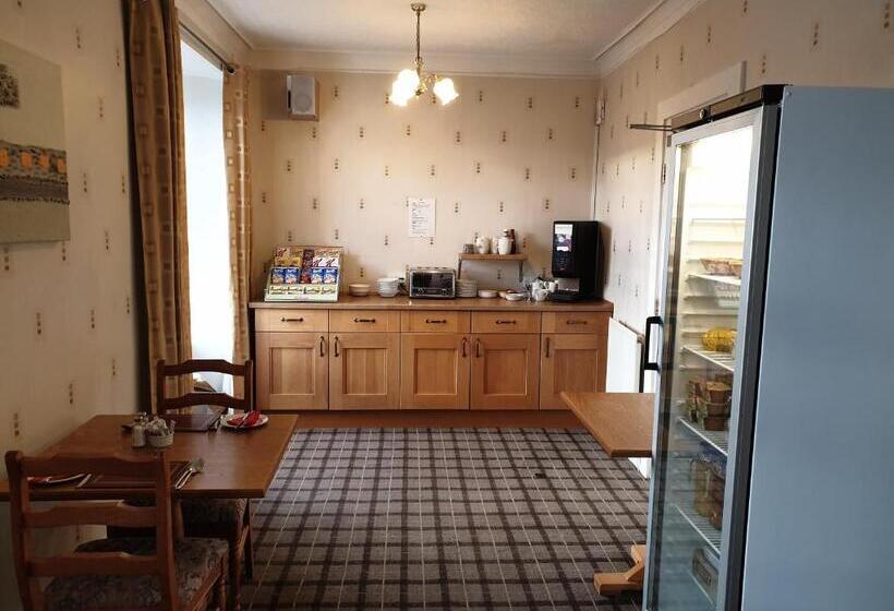 Отель Commercial