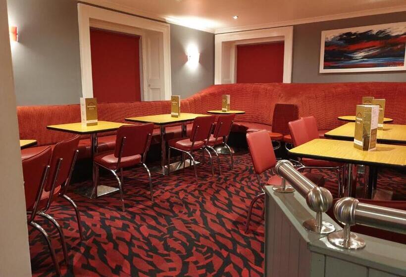 Отель Commercial