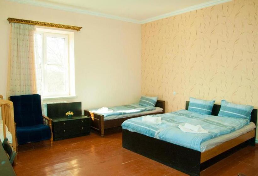 Pensió Azhdahak B&b In Geghashen , Abovyan