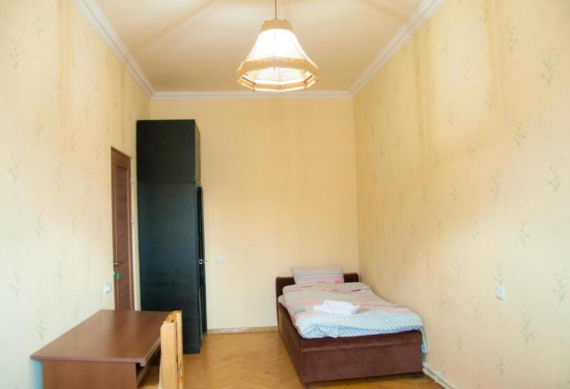 Pensionat Azhdahak B&b In Geghashen , Abovyan