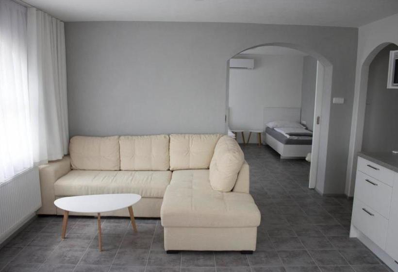 ペンション Penzion Apartmány Adamčík