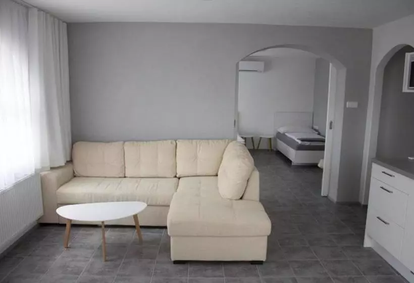 Majatalo Penzion Apartmány Adamčík