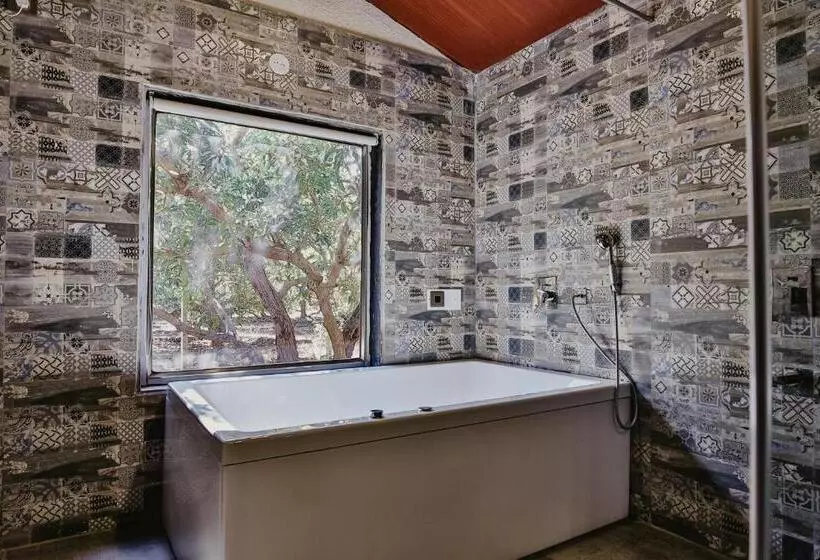 Lomakeskus Gir Lion Safari Camp By Trulyy, Sasan Gir