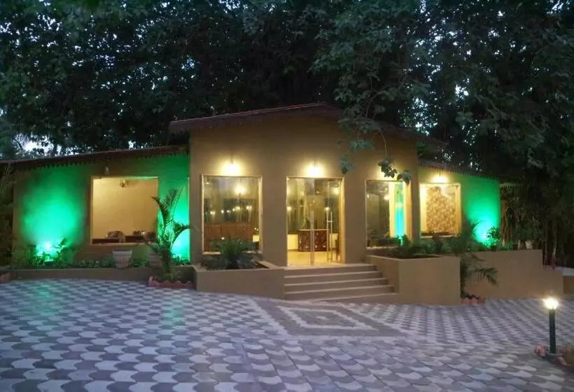 Lomakeskus Gir Lion Safari Camp By Trulyy, Sasan Gir