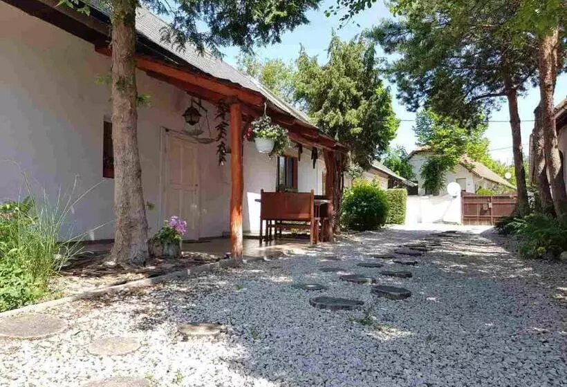 ペンション Kúti Vendégház