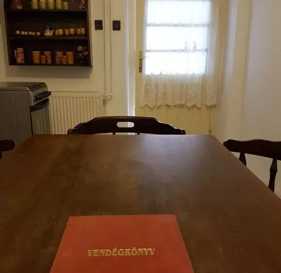 ペンション Kúti Vendégház