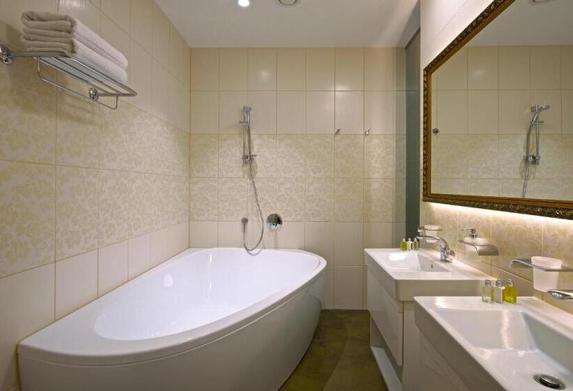 Zámek Ratměřice   Hotel & Resort