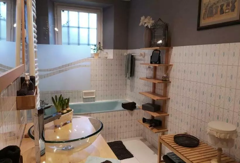 Aamiaismajoitus (B&B) Manoir De L Alleu