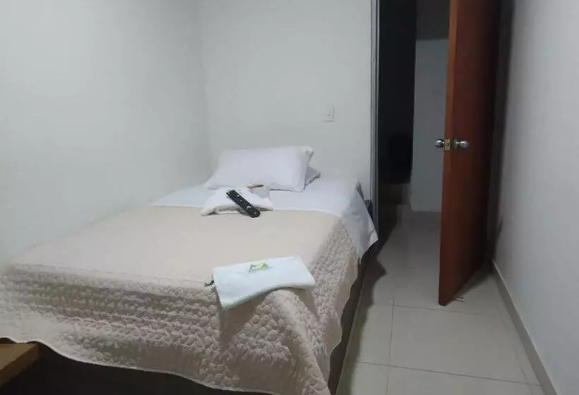 ホテル Servituristicos La Esmeralda